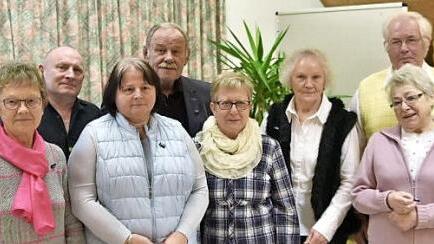 Sie haben sich bei der Aufnahme von Flüchtlingen im Landkreis eingesetzt und wurden mit der sogenannten Bandschnalle ausgezeichnet.