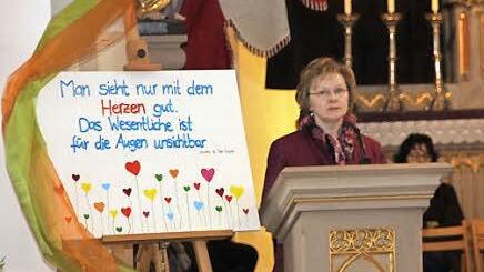 Lydia Heilmann moderierte das Konzert. Foto: Franz Galster