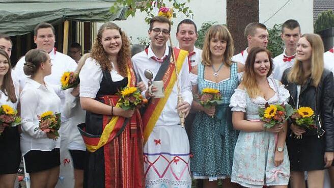 Als Sascha Reinwald und Vroni Nein den Birkenbuschen hielten, klingelte der Wecker. Foto: Manfred Welker