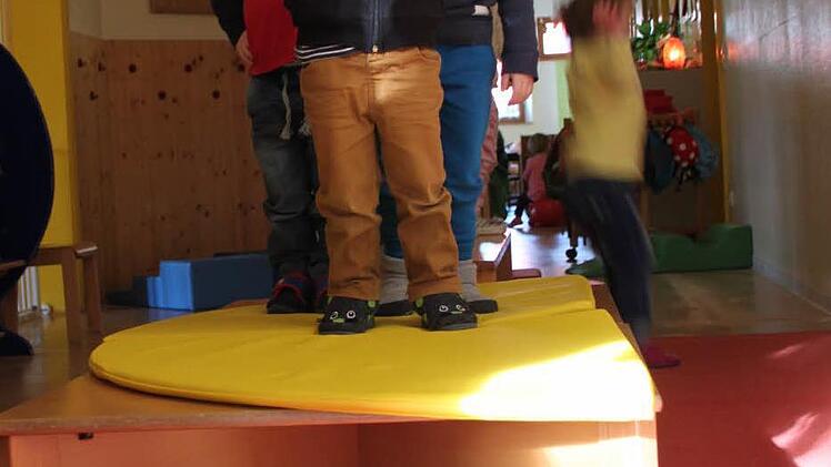 Toben, was das Zeug hält: In der Krippe der Kita Regenbogenland herrscht viel Leben. Foto: Ulrike Müller