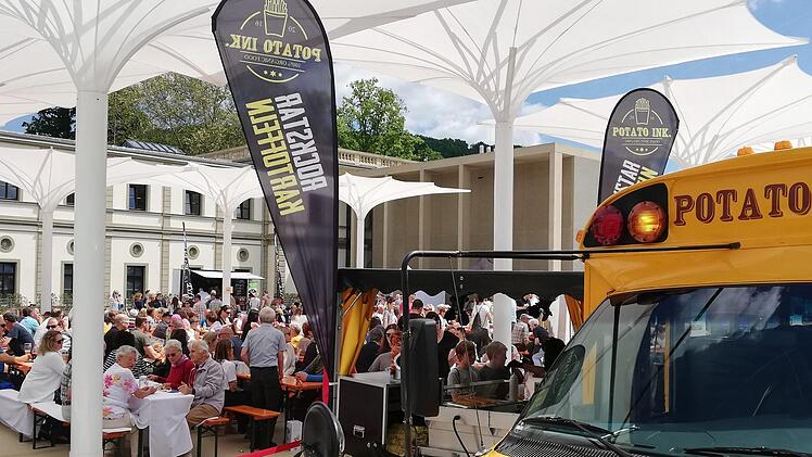 Mehrere Food Trucks und Imbisse sorgten für das leibliche Wohl.Sigismund von Dobschütz