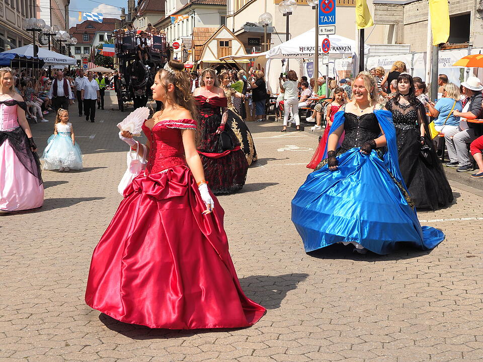Großer historischer Festzug durch Bad Kissingen!