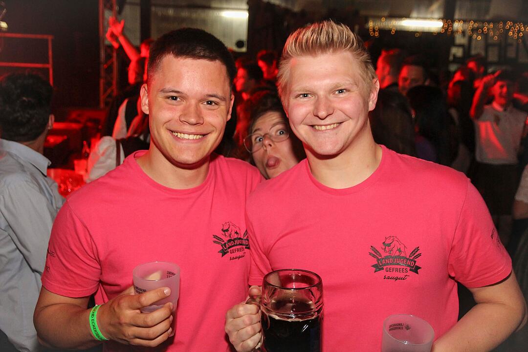 Gefeiert wurde mit der Kult-Partyrockband Radspitz!