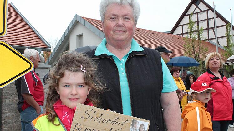 Juliane Steuerwald und Enkelin Antonia