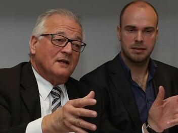 Schwere Vorwürfe: Laut Rechtsanwalt Wolfgang Baumann (l.) hat die Staatsregierung rechtsstaatliche Grundsätze, Verfassungsrecht und europäische Vorschriften missachtet.  Foto: Barbara Herbst