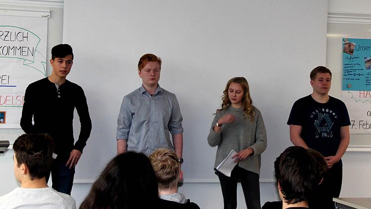 Die Schüler präsentieren ihre Erfahrungen. Foto: Johanna Blum
