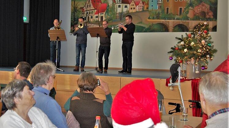 Das Bläserquartett der Steinacher Musikanten sorgten für vorweihnachtliche Stimmung. Sigismund von Dobschütz