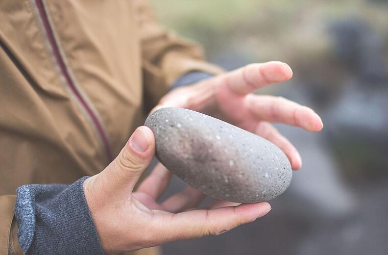 Kitzingen: Jugendliche werfen Eier und Steine gegen Hausfassade - und verletzen 26-Jährigen