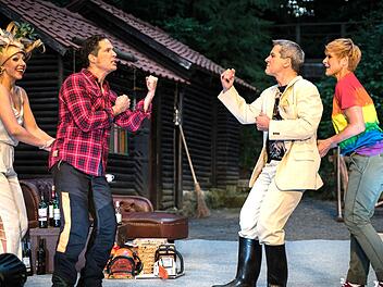 Premiere bei der Sommeroperette Heldritt: Gezeigt werden die Stücke "Die schöne Galathée" und "Salon Pitzelberger". Foto: Sven Kaufmann