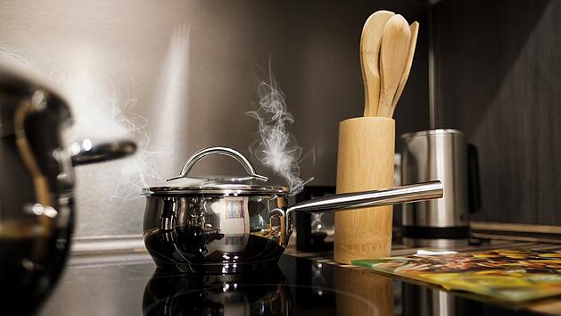 Coburg: Mann (33) vergisst Topf auf heißer Herdplatte - und sorgt für Feuerwehreinsatz