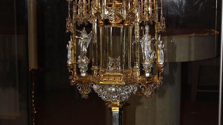 Eine goldene Monstranz von 1490/91.
