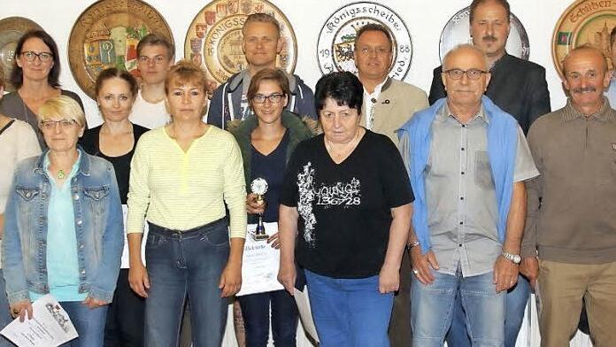 Getrennt gewertet, gemeinsam geehrt: Die erfolgreichsten Teilnehmer bei den Ortsmeisterschaften im Schießen für die Gemeinden Untersiemau und Großheirath. Foto: Michael Stelzner