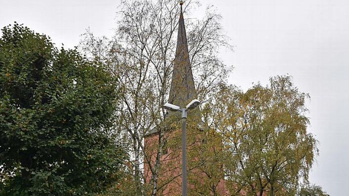 Die Diözese Würzburg hat die Außensanierung der Jodokus-Kirche in Ottendorf abgelehnt. Das wirkt sich auf die Dorferneuerung im Dorf aus, die bei der Bürgerversammlung angesprochen wurde.  Foto: Ulrike Langer