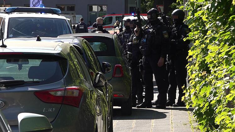 Großeinsatz der Polizei nach Schussgeräuschen: Mann festgenommen