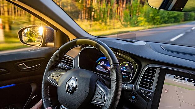 Tempolimit-Warner im Cockpit: Seit Juli 2024 ist das ISA-System in allen Neuwagen in der EU Pflicht.