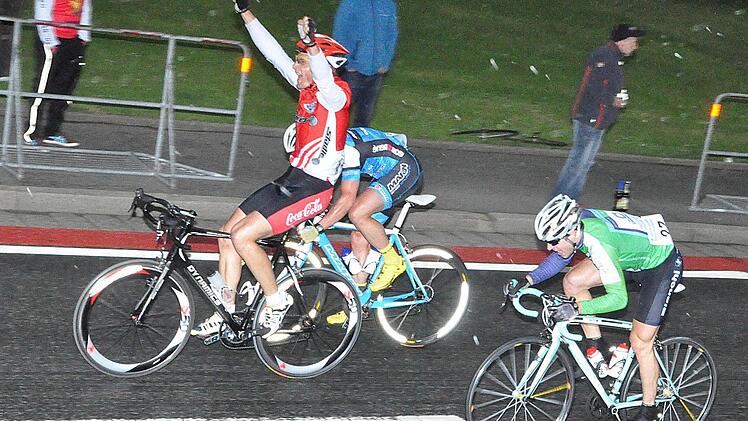 So knapp war die Entscheidung bei den Amateuren: Martin Bubal (Regensburg) siegt vor Benjamin Korndörfer (Herpersdorf/verdeckt) und dem Münchener Sebastian Wagner.