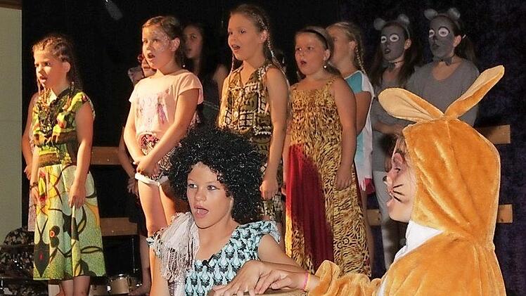 Der kleinen Hausener auf der Bühne  Foto: Mathias Erlwein