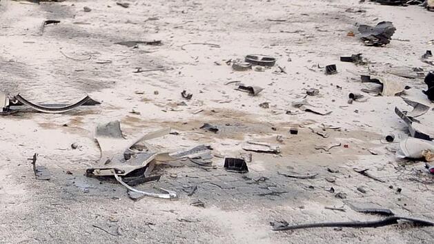 Ein Senior hat in Wunsiedel einen Unfall verursacht und ist einfach weitergefahren. Die Polizei hatte leichtes Spiel: Sie musste nur den Kratzspuren folgen. Symbolfoto: dpa