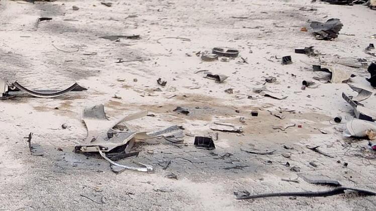 Ein Senior hat in Wunsiedel einen Unfall verursacht und ist einfach weitergefahren. Die Polizei hatte leichtes Spiel: Sie musste nur den Kratzspuren folgen. Symbolfoto: dpa