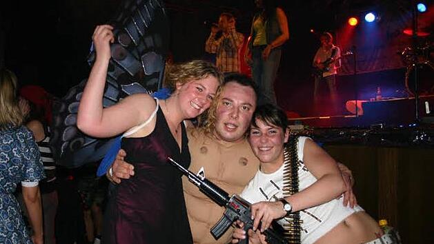 Am Montag, 4. März, erobern wieder verkleidete Partygäste beim Lumpenball die Jahnhalle. Foto: Andreas Oswald/Archiv