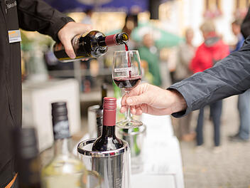 Volkach: Weinleseparty und Weintasting locken auf den Marktplatz - was die Besucher erwartet