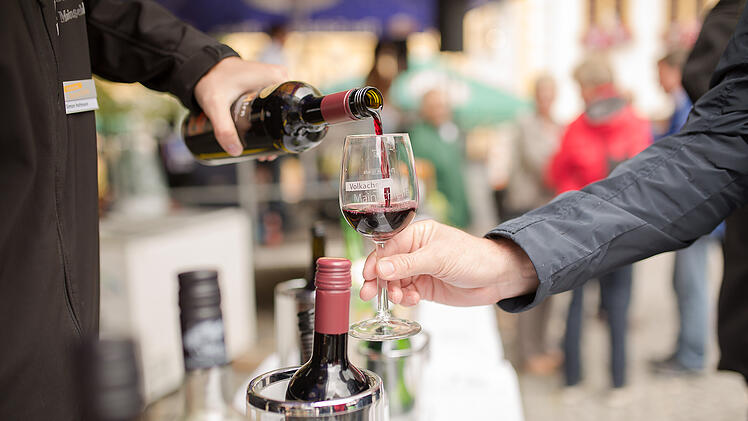 Volkach: Weinleseparty und Weintasting locken auf den Marktplatz - was die Besucher erwartet