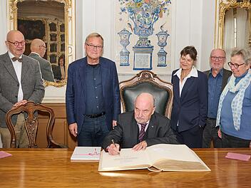Bamberg: Rainer Eppelmann gewürdigt - Eintrag ins Goldene Buch