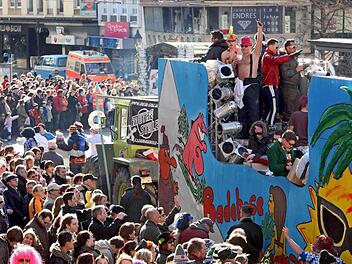 Der Würzburger Faschingsumzug ist der größte Süddeutschlands. Foto: Karl-Josef Hildenbrand/dpa