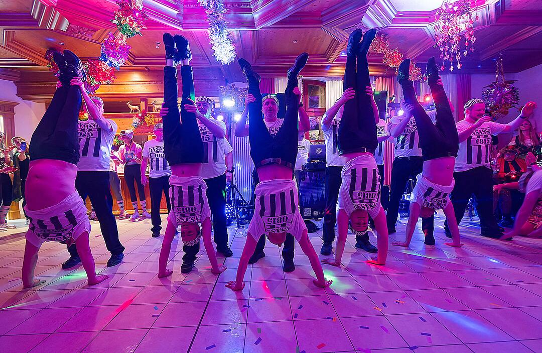 Drei Männerballetts, Musik von DJ Asti und vieles mehr gab es beim Weiberfasching!