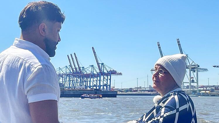 Mittlerweile lebt auch seine Mutter in Hamburg. Sie kann sich nicht vorstellen in das vom Bürgerkrieg zerstörte Syrien zurückzukehren.