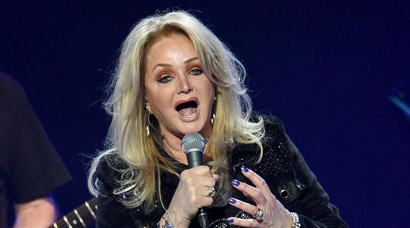 Nach einer Darm-Operation musste Bonnie Tyler in ein k&uuml;nstliches Koma versetzt werden. Wann sie wieder auf einer B&uuml;hne stehen kann, ist unklar.