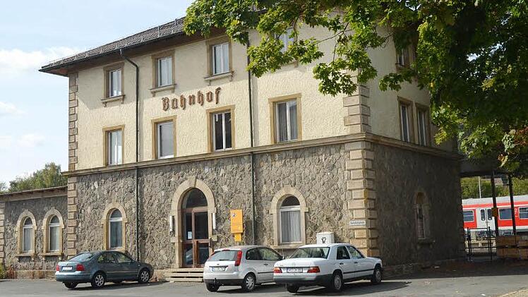 Der Bahnhof in Pressig wurde an die  Firma Rauschert verkauft. Foto: Karl-Heinz Hofmann