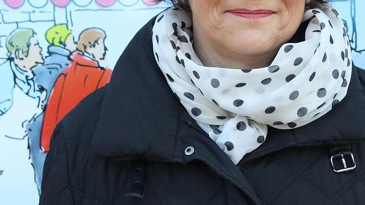 Karin Kanzler: "Meine Einlage als stiller Teilhaber ist dreistellig. Ich finde es total wichtig, dass wir hier in Rossach vor Ort einkaufen können. Ich erwarte keinen großen Gewinn. Mein Wunsch ist, dass der Laden von den Rossachern angenommen wird und in der Zukunft weiter bestehen bleibt. " Foto: Michael Stelzner