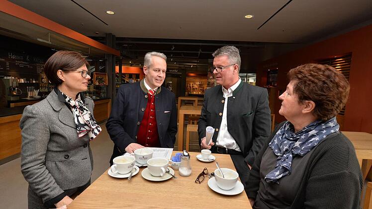 Die Seminar-Verantwortlichen: (von links) Helga Metzel (Leiterin Unternehmenskommunikation der Brauerei), Brauerei-Vorstandssprecher Markus Stodden, der designierte Präsident des Rotary-Clubs Kulmbach, Thomas Streng, und Museums-Geschäftsführerin Sigrid Daum. Foto: Ronald Rinklef