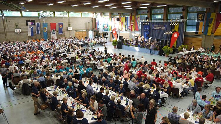 Volles Haus: 1000 Gäste kamen zum Festabend in die Frankenhalle. Foto: Berthold Köhler