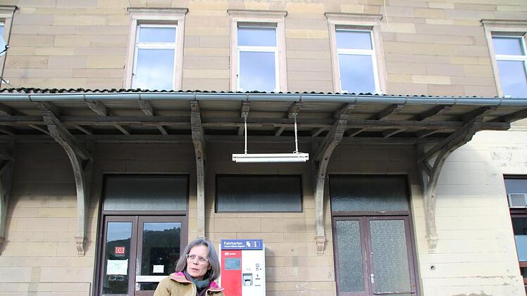 Mia Hochrein möchte den Münnerstädter Bahnhof im Sommer 2018 in ein Kulturzentrum umwandeln.Heike Beudert