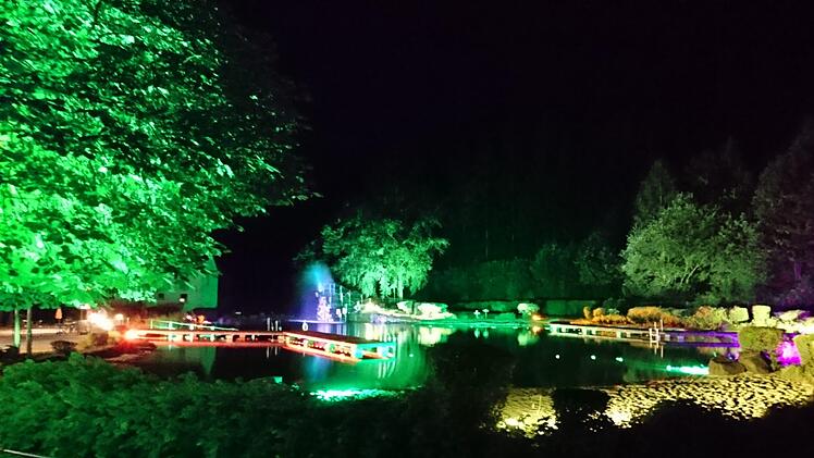 Markus Fiedler schuf mit seinem Beleuchtungskonzept auf dem  Naturbadgel&auml;nde ein wundersch&ouml;nes Ambiente.