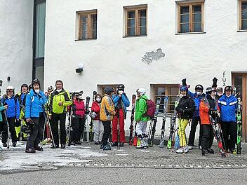 Die Naturfreundegruppe vor dem Quartier in Pfunds
