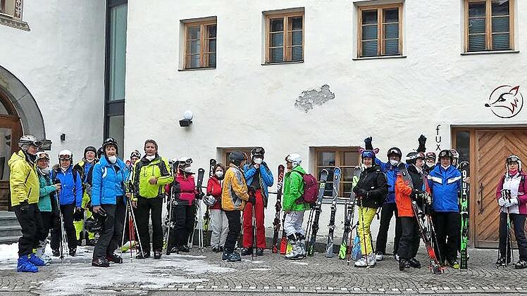 Die Naturfreundegruppe vor dem Quartier in Pfunds