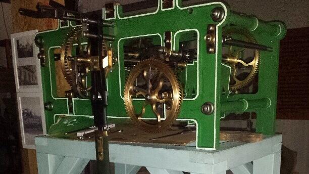 Das ist eine Uhr der Firma Pfaffenberger 1888 Hamsterrad Hemmung - mehr dar&uuml;ber erf&auml;hrst du im Turmuhren-Museum.