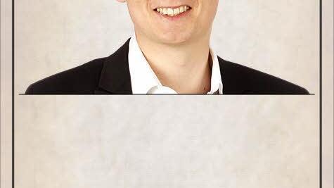 Tobias Ehrlicher, 25. Leben: Der gelernte Bankkaufmann, Jahrgang 1986,  arbeitete zuletzt bei einer Versicherung in Coburg. Er hat eine Freundin.Gemeinde: Die Stadt Bad Rodach im Landkreis Coburg hat 6300 Einwohner.