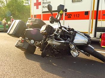 Bei Römershag passierte dieser Unfall. Der Motorradfahrer verletzte sich schwer. Foto: Daniela Hasenpflug