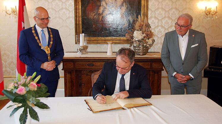 Bad Kissingen: Neben Kaiserin Elisabeth und Fürst von Bismarck - Botschafter in Goldenem Buch verewigt
