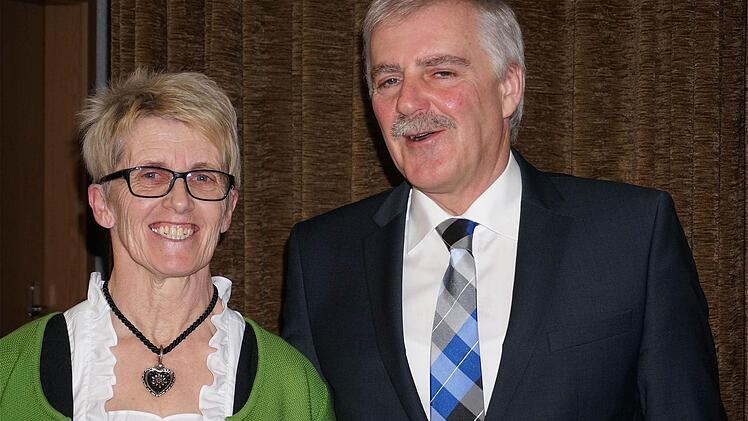 Gerda Busch ist bereits Trägerin der silbernen Ehrennadel und wurde auch diesmal geehrt. Foto: Gerd Schaar