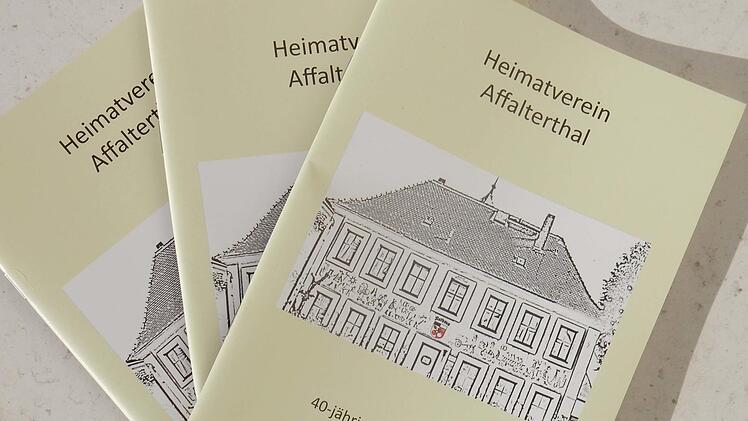 Die neue Festschrift, die siebte, die der Heimatverein bisher herausgegeben hat. Foto: Reinhard Löwisch