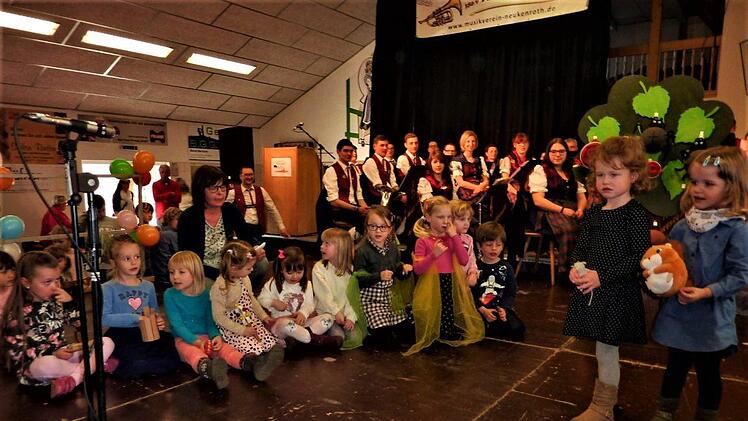 Begeisterungsstürme löste der Konzertnachmittag in der Zecherhalle mit Kindergartenkindern, Grundschülern und den Neukenrother Musikern unter dem Titel "Kinderbunt" bei den Besuchern aus. Gerd Fleischmann