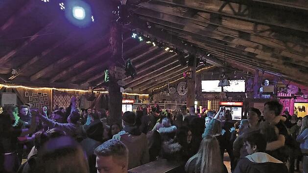 Ausgelassene Stimmung herrschte bei der U18-Party in der Rosenbergalm - und das ganz ohne Alkohol. Foto: privat