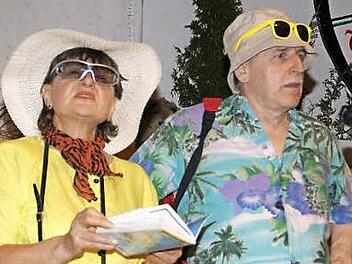 Feste Größen im Unterschleichacher Fasching: Klaus Arnhold und Elisabeth Moser als zankendes Ehepaar: "Ich hab net gschimpft, ich hab nur gsacht..." Fotos: Sabine Weinbeer