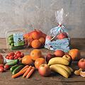 Eine gesunde Ernährung ist wichtig. Damit auch Kinder mehr Obst und Gemüse essen, hat Lidl eine eigene kleine Kinderabteilung eingeführt. Dennoch gibt es dafür Kritik. Foto: obs/Lidl