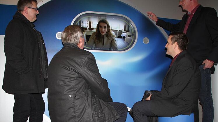 Der neue Image-Film fasziniert die Stadträte Dieter Seban, Manfred Kaiser, Dirk Stumpe und Hartmut Bös.